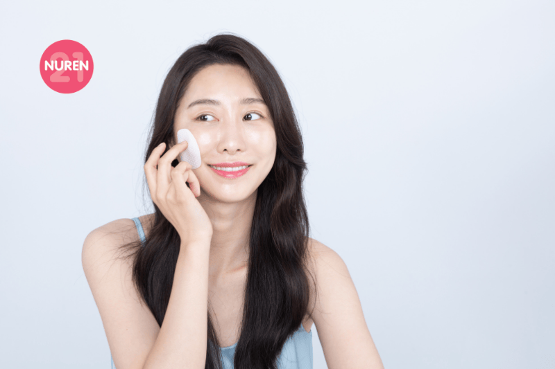 girl using toner pads and patch testing on skin