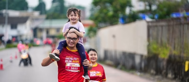 father and daughter during fun run in kuching sarawak